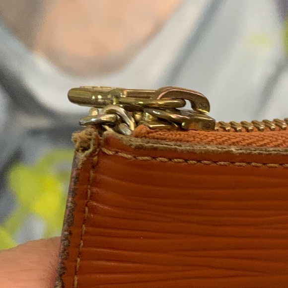 Louis Vuitton Pochette  Clรฉ Epi in Kenya Brown - Picture 5 of 11